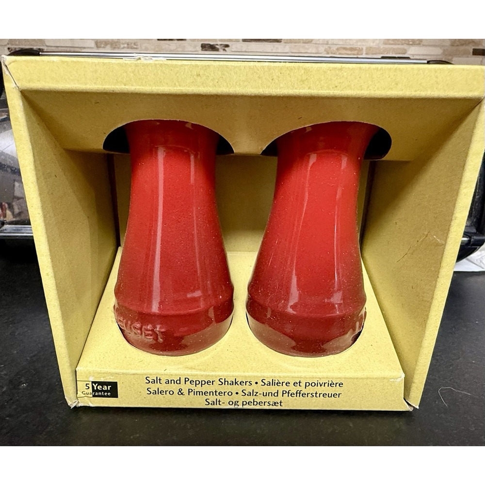 LE CREUSET Salt and Pepper Shaker Set Red Ombre W/box